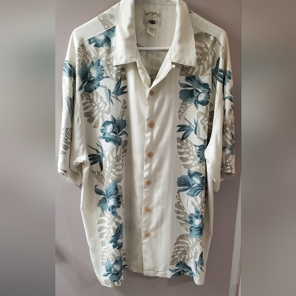 Island Sport Floral Button-Up Shirt. 100% Rayon. Sz L